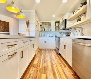 Key Largo Apartment | New! Key Largo Costal Villa 2 Kings Masters, Marina, Pool & Pickleball