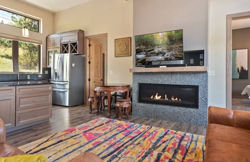 Carriage Hills House | New! King beds! Unique home near National Park