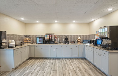 Townsend Hotel | New King Suite with Fireplace & Kitchenette