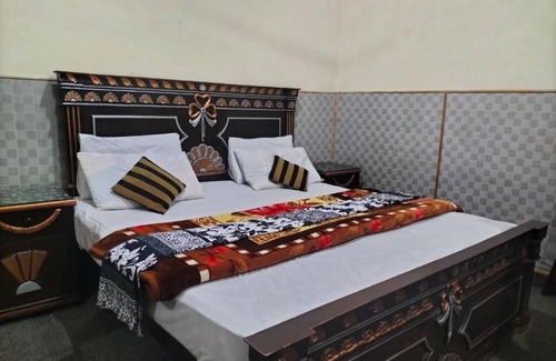 Lahore Hotel | New Kingston Motel
