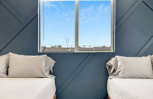 Montebello House | New LA home Montebello City Park with free parking