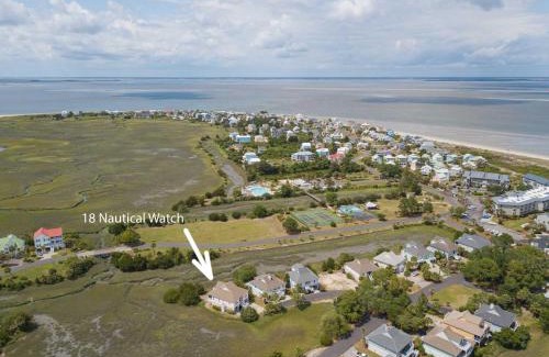 Oceanmarsh Subdivision House | New Listing! 4BR on Harbor Island