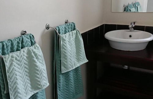 Paarl Apartment | New Listing Bungalow Room in Heritage House on Paarl historic Main Rd,