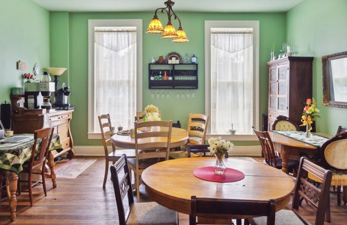 Glasgow Cottage | NEW LISTING! Carroll Cottage by Main Street Bed & Breakfast