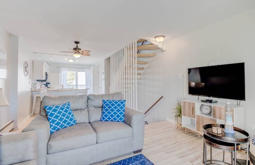 Heron Harbour Isle House | New Listing Fantastic 3BR 2.5BA Townhouse with Pool
