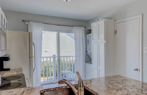 Heron Harbour Isle House | New Listing Fantastic 3BR 2.5BA Townhouse with Pool