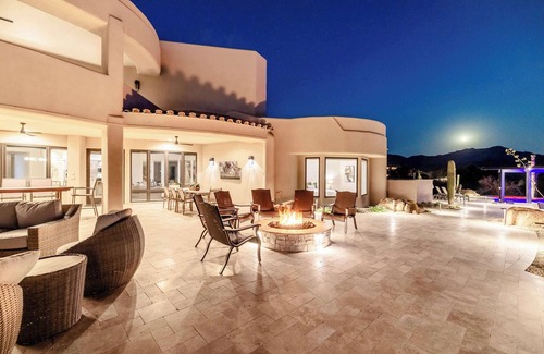 Pinnacle Peak Heights House | *New Listing* HÓZHÓ View House Estate at Lost Canyon