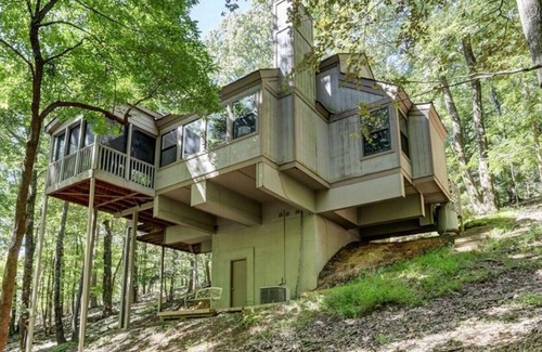 Big Canoe Villa | New Listing - Laughing Fox Den in Big Canoe