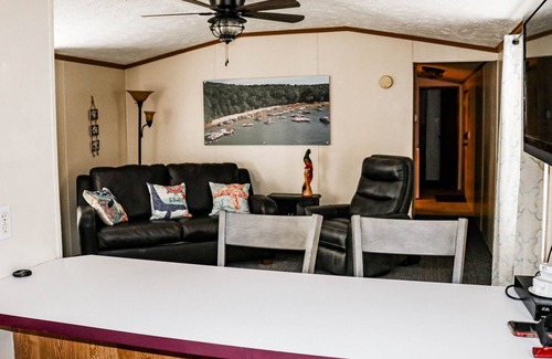 Benton House | NEW LISTING - Newly Remodeled - Kentucky Lake