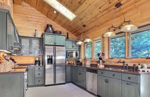 Lac du Flambeau House | New listing on Whitesand Lake Three bedrooms Three bathrooms