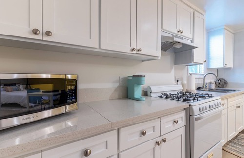 Park Mesa Heights Apartment | New Listing! Tiny Haus of Champions ~Private Studio~ Central LA