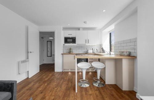 Withington Apartment | New listing - Wilmslow Road Haven Sleeps 4 - Perfect for long stays