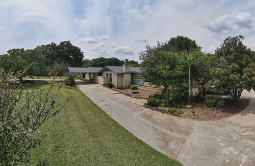 Kingston House | "NEW LOWER RATES" Spacious 4 Bd, 3 Ba ,Billard and Poker tables, Hot Tub & More!
