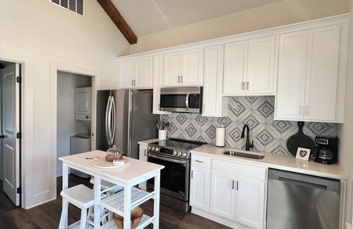 Auburn Condo | New Luxury 1BR Cottage in Downtown Auburn!