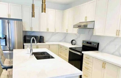 Wasaga Beach House | New Luxury Bungalow Home in Wasaga Beach