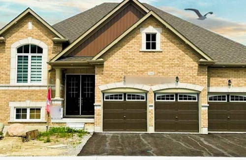 Wasaga Beach House | New Luxury Bungalow Home in Wasaga Beach