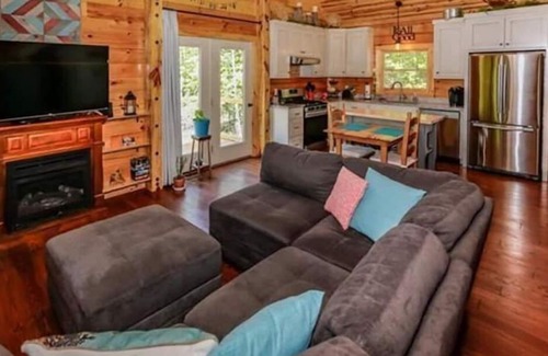 Rutherfordton Cabin | NEW Luxury Cabin in Green River Highlands 5 minutes to TIEC-Private/Gated