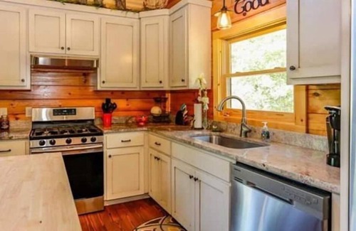 Rutherfordton Cabin | NEW Luxury Cabin in Green River Highlands 5 minutes to TIEC-Private/Gated