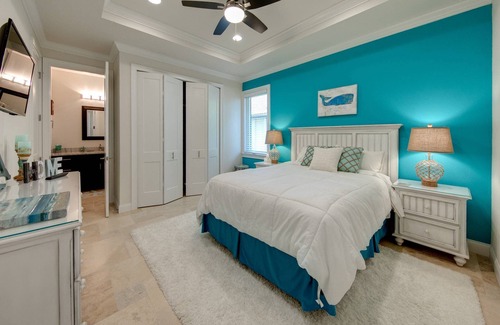 Punta Gorda House | NEW Luxury Executive Waterfront Home in Punta Gorda Isles! Dock, Pool/Spa, Beach Essentials, Bikes