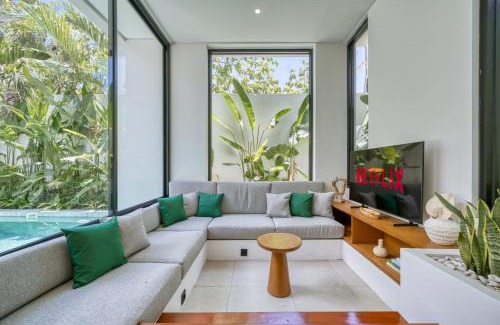 Sei Pinang Villa | New Luxury Malvarrosa Villas