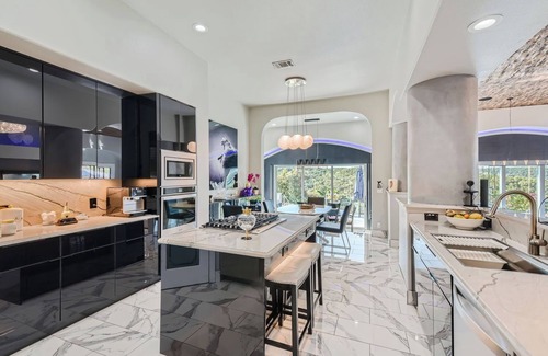 Long Canyon House | NEW! Luxury Pool,Incredible Hot Tub, Hill Country Views,7 acres
