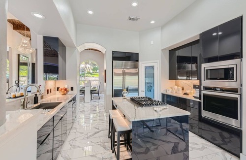 Long Canyon House | NEW! Luxury Pool,Incredible Hot Tub, Hill Country Views,7 acres