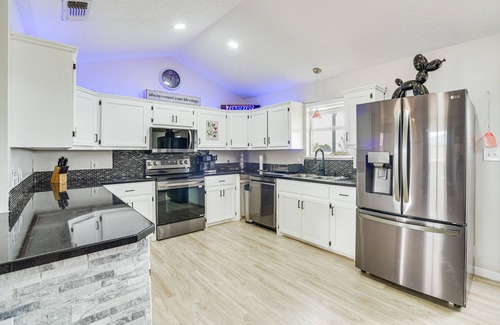 Tucumcari House | New Mexico Smart Home w/Private Yard & Grill