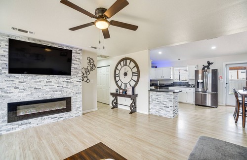 Tucumcari House | New Mexico Smart Home w/Private Yard & Grill