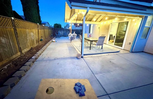 Sacramento House | NEW - Modern 3BR & Backyard Fun