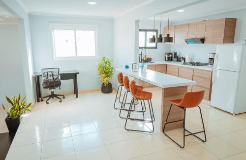 Wayaka House | New Modern 3br Private Pool, 6min Form The Beach