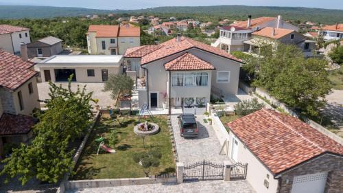 Vrh Apartment | New&Modern apartment Dora