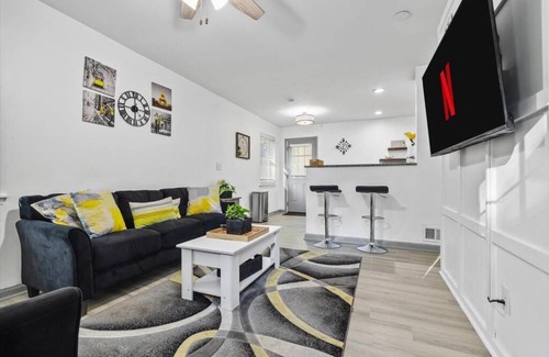 Atlanta House | NEW! Modern Comforts w/4Beds/3BR Sleeps 8