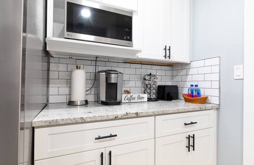 Decatur House | NEW! Modern Luxury w/Pool Table 3BR/5BD Sleeps 10