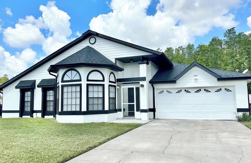 Buena Ventura Lakes House | New Modern Oasis with private pool near MCO Airport, Disney and Amusement Parks!