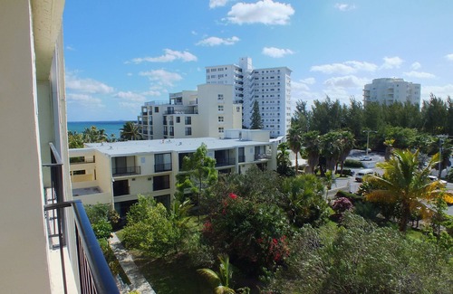 Freeport Apartment | New Modern, renovated Beachfront/Oceanview Studio-Coral Beach, Near Port Lucaya