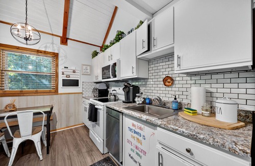 Basye Cabin | NEW! Mountain Escape with Hot Tub & Stargazing