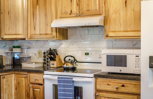 Stanley Cabin | New/MountainViews/Rustic/HotTub