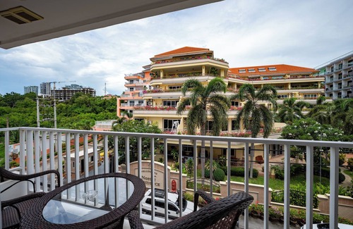 Pratumnak Hill Apartment | New Nordic Suites 2 by Apartwell