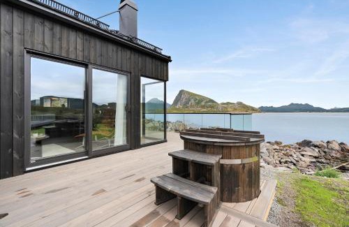 Flakstad House | New Northern Light Lodge
