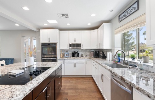 Paradise Valley Village House | NEW!Oasis Overlook 8 Bdr,7 Ba,Pool,Hot tub,Putt Grn