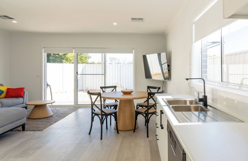 Mildura House | New Ontario Avenue Townhouse close to Hospital Precinct and Mildura Golf Club