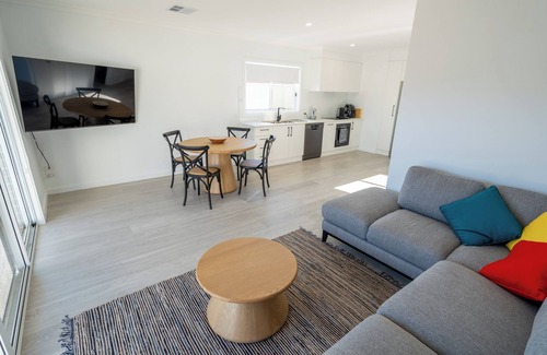 Mildura House | New Ontario Avenue Townhouse close to Hospital Precinct and Mildura Golf Club