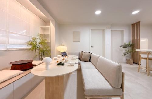 Sindangil-tong Apartment | New Open, 5-min Walk from DDP, Modern Korean Vibe