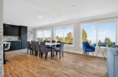 Federal Way House | NEW! Relaxing 5 BR Coastal Escape with Amazing Views