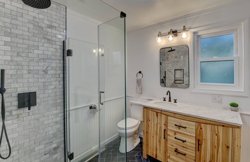 Coxsackie House | New! Remodeled Hudson Valley home with stunning river views
