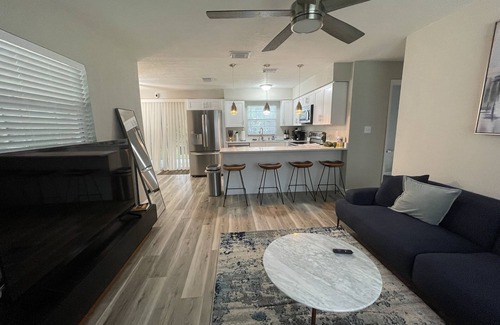 Eatonville House | New Renovated House Near Everything