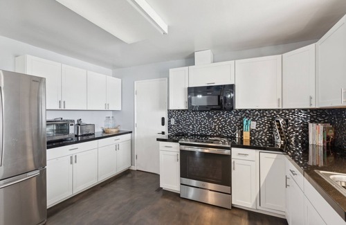 Clearlake Villa | NEW! Serenity house (3-Bedroom Villa) - Pets Allowed