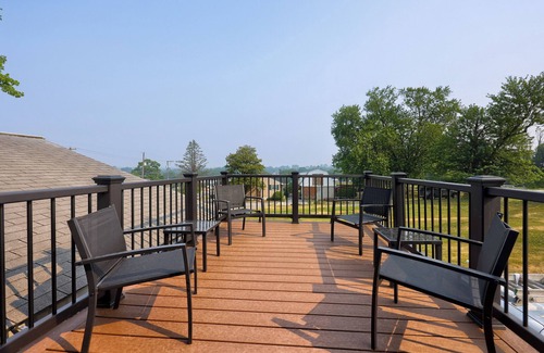 Ronks House | New! Sleeps 16! Across from Sight&Sound! Location!