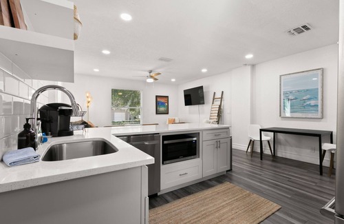 Courier City - Oscawana Apartment | NEW Soho Sanctuary - Gorgeous Apartment Steps to S Howard Ave With Fenced Yard