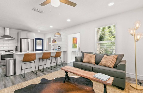 Courier City - Oscawana Apartment | NEW Soho Sanctuary - Gorgeous Apartment Steps to S Howard Ave With Fenced Yard